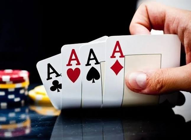 Tứ Quý Trong Tiến Lên Miền Nam Là Gì?